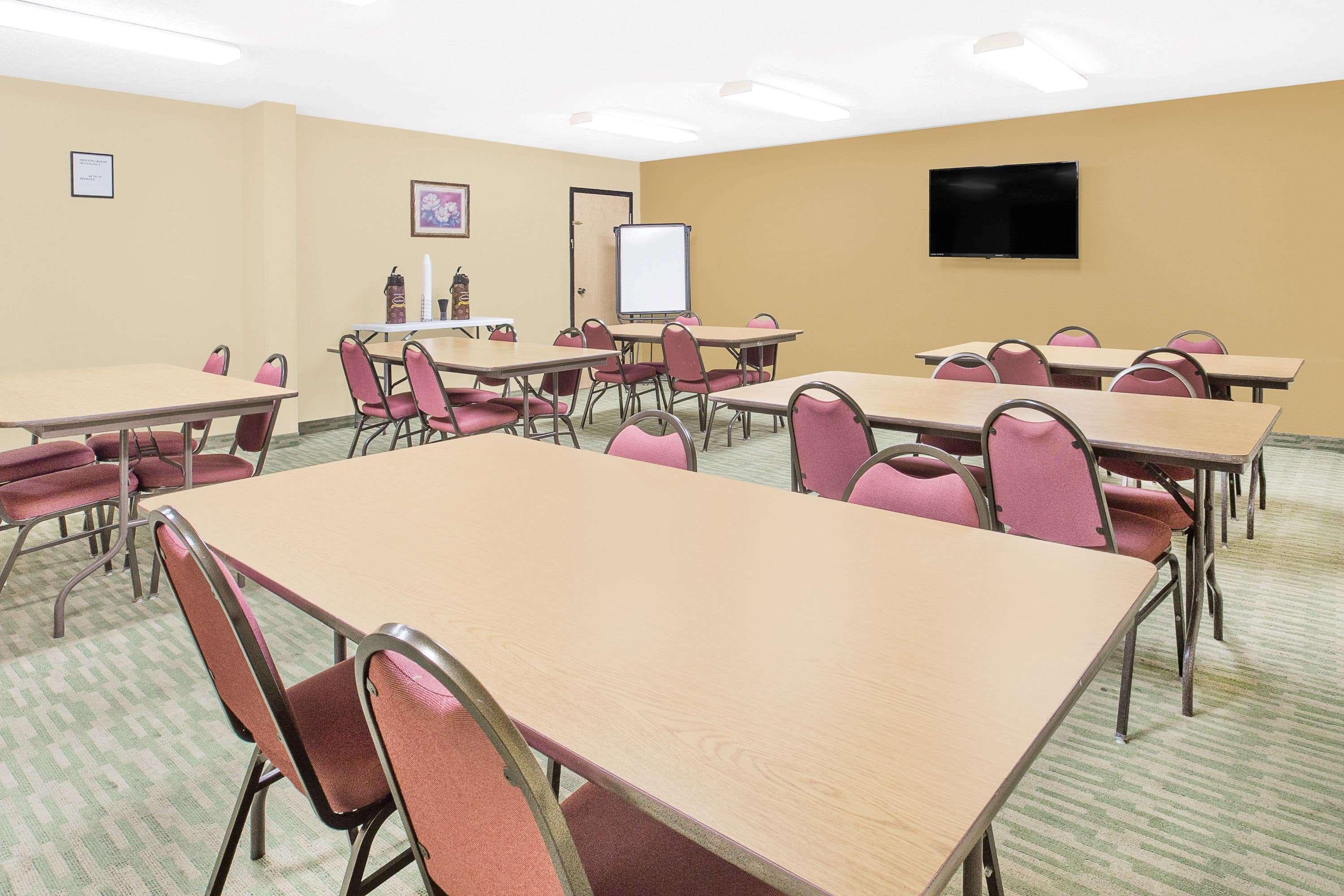 Super 8 By Wyndham Nixa/Springfield Area Hotel Екстериор снимка