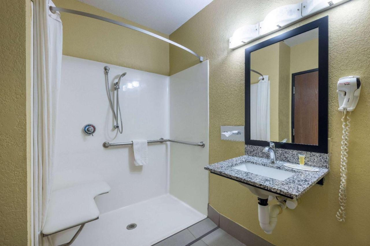 Super 8 By Wyndham Nixa/Springfield Area Hotel Екстериор снимка