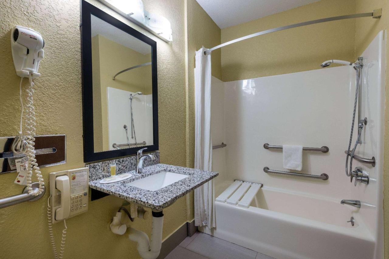 Super 8 By Wyndham Nixa/Springfield Area Hotel Екстериор снимка