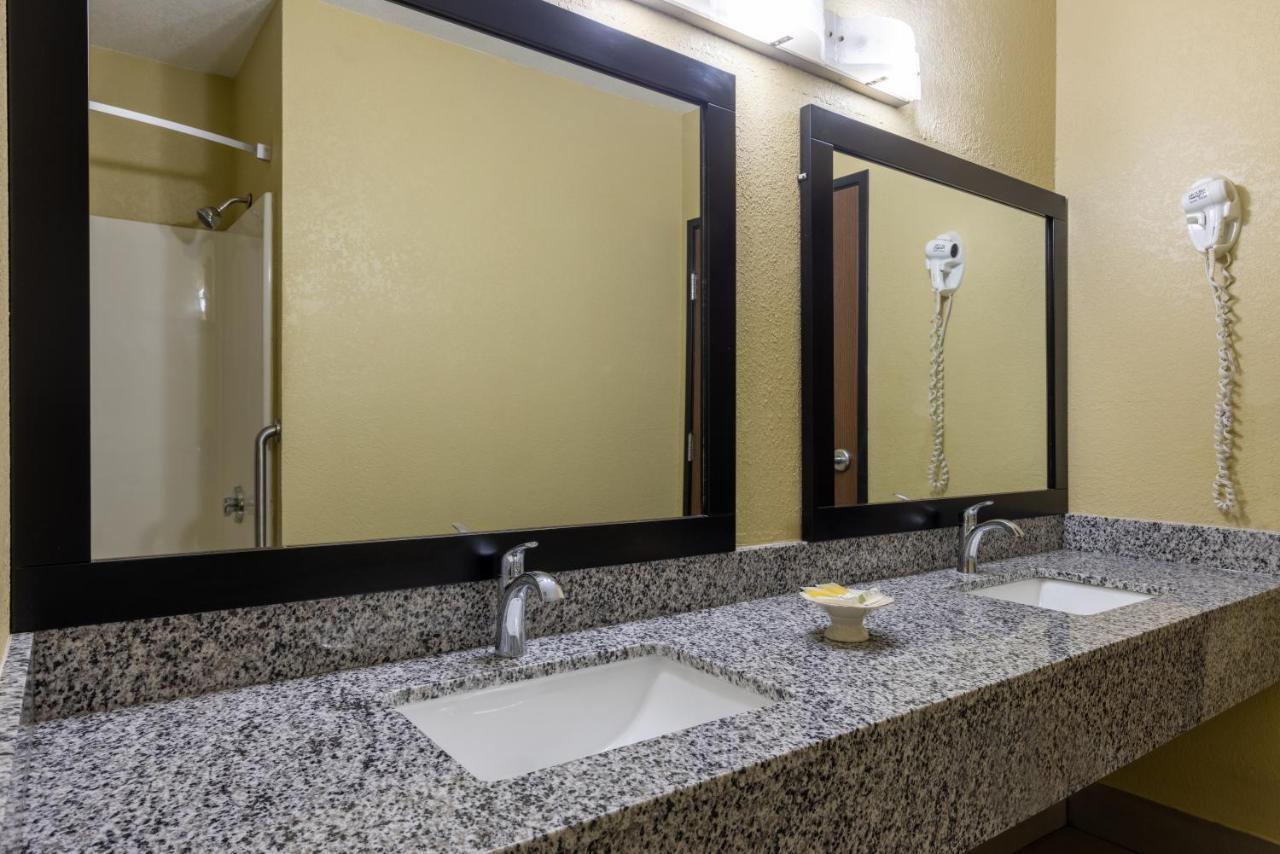 Super 8 By Wyndham Nixa/Springfield Area Hotel Екстериор снимка