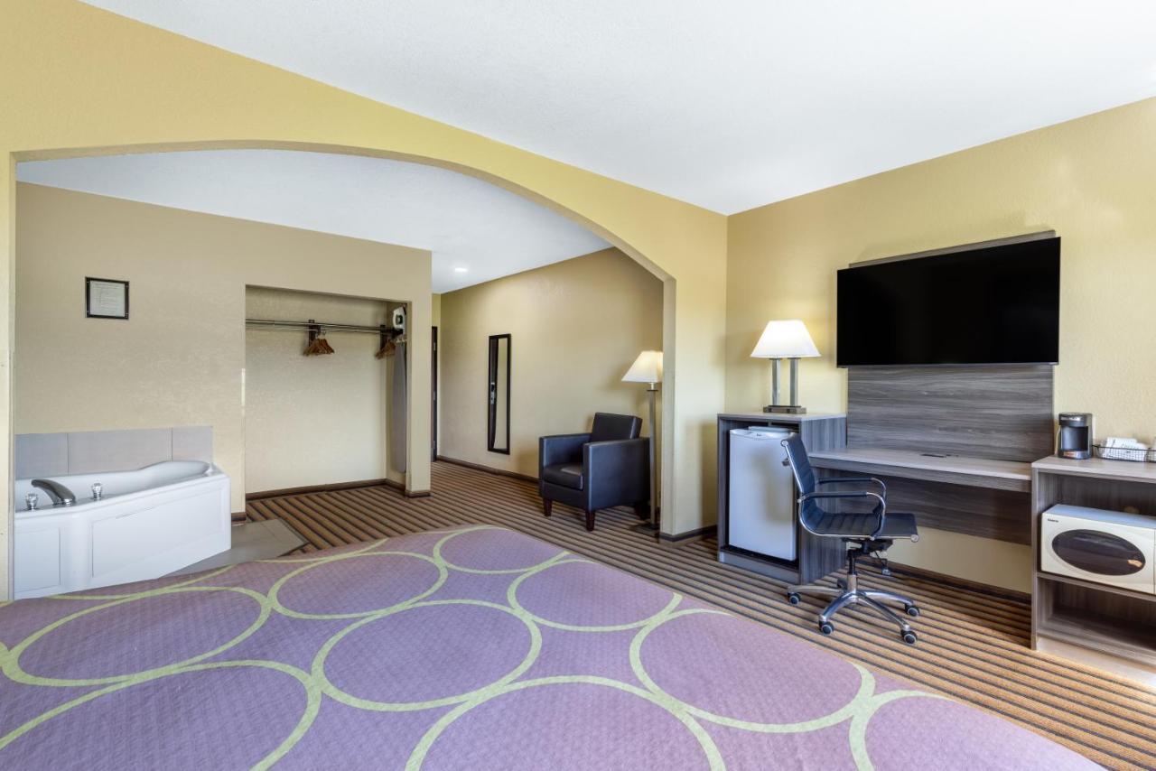 Super 8 By Wyndham Nixa/Springfield Area Hotel Екстериор снимка