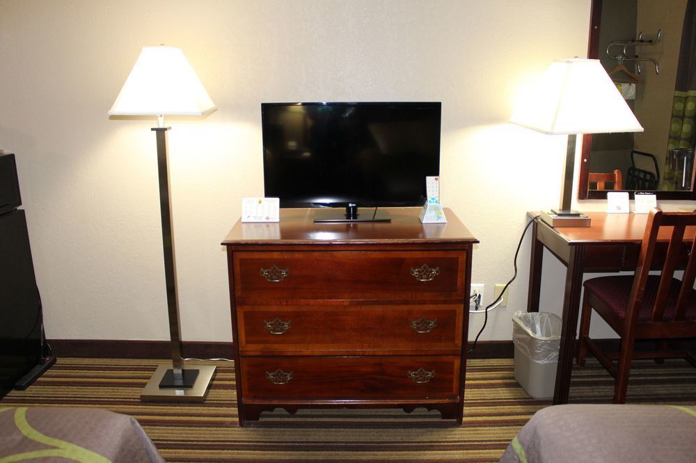 Super 8 By Wyndham Nixa/Springfield Area Hotel Екстериор снимка